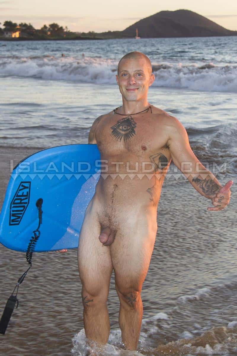 Sexy shaved headed 32 year old American Barrett surfs nude wanking out a  huge cum load dripping down his abs â€“ Naked Gay Porn Pics